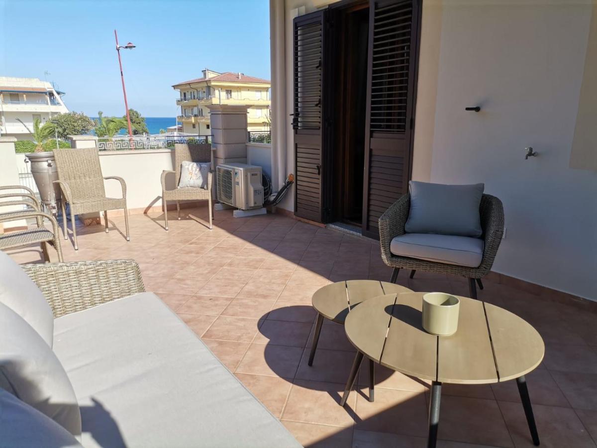 Del Gaudio Guesthouse Torre Melissa Exterior photo